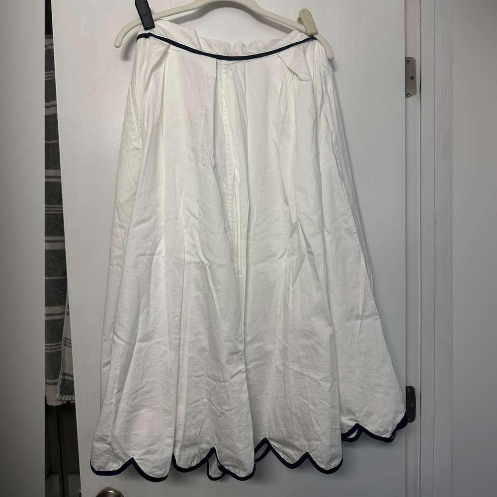 French Connection White Skirt with Navy Scalloped Hem - Picture 6 of 11